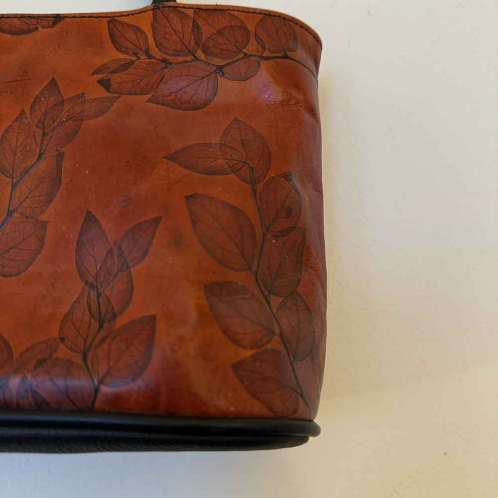 ❌ SOLD ❌ Vintage Brown Leather Leaf Print Mini Bag - Picture 3 of 9